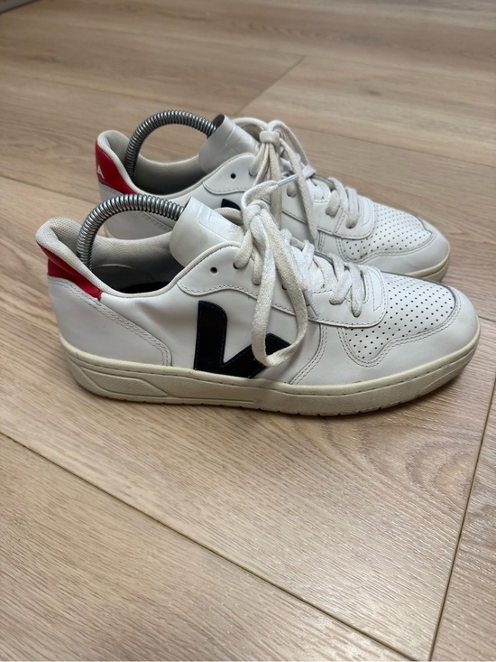 Veja Shoes - Veja V-10 sneakers in the White Nautico Pekin colorway Woman’s Size 8